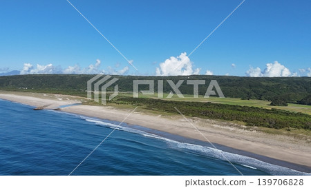 從海面上看到的藍天和大海 從海面上看到的藍天和大海 139706828