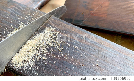 DIY項目所需的木材和鋸子 DIY項目所需的木材和鋸子 139706992