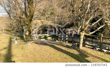 The clear waters of the Inunaki River and spots for playing in the river 139707341
