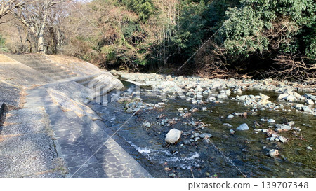 伊努納基河清澈的河水和適合在河裡玩耍的地點 伊努納基河清澈的河水和適合在河裡玩耍的地點 139707348