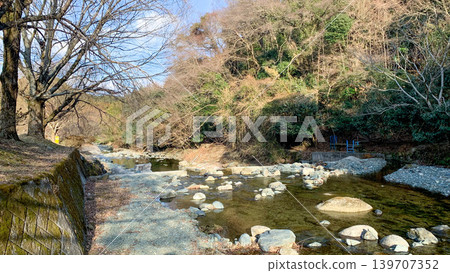 伊努納基河清澈的河水和適合在河裡玩耍的地點 139707352