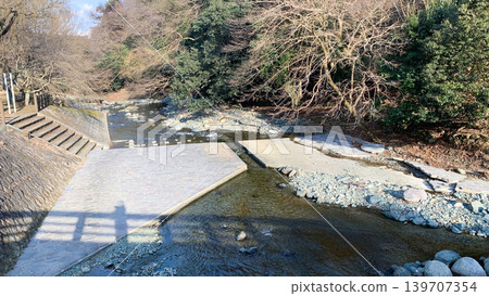 伊努納基河清澈的河水和適合在河裡玩耍的地點 伊努納基河清澈的河水和適合在河裡玩耍的地點 139707354