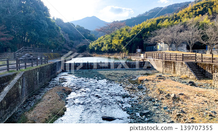 伊努納基河清澈的河水和適合在河裡玩耍的地點 139707355