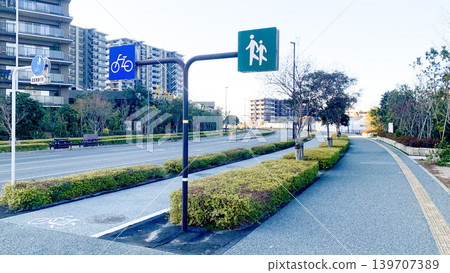 Well-maintained bicycle and pedestrian paths Well-maintained bicycle and pedestrian paths 139707389