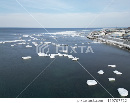 Aerial photograph of drift ice formations remaining near the mouth of the Toro River in Kitami City, Hokkaido. 139707712