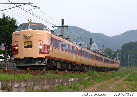 福知山線特快Kounotori(183系列車:新大阪⇔福知山~城崎溫泉) 福知山線特快Kounotori(183系列車:新大阪⇔福知山~城崎溫泉) 139707858