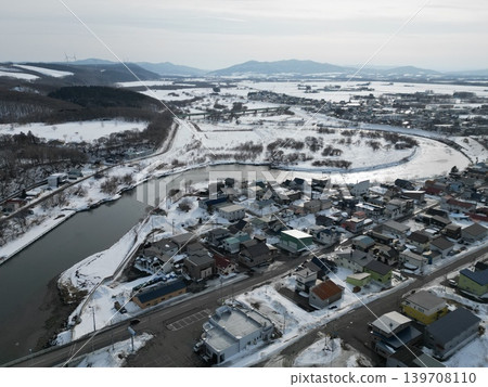 Aerial view of the snow-covered townscape of Torogawa in Kitami City, Hokkaido. Aerial view of the snow-covered townscape of Torogawa in Kitami City, Hokkaido. 139708110