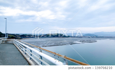 The Suo Bridge and the tranquil seascape 139708210