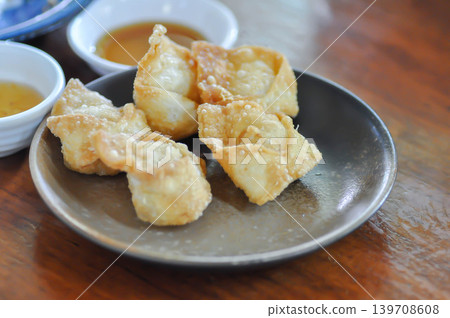 Chinese dumpling, dumpling or wonton or fried wonton or gyoza or Japanese fried dumpling Chinese dumpling, dumpling or wonton or fried wonton or gyoza or Japanese fried dumpling 139708608