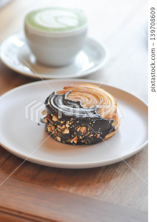 timber ring or chocolate timber ring or bread or round croissant and matcha latte 139708609