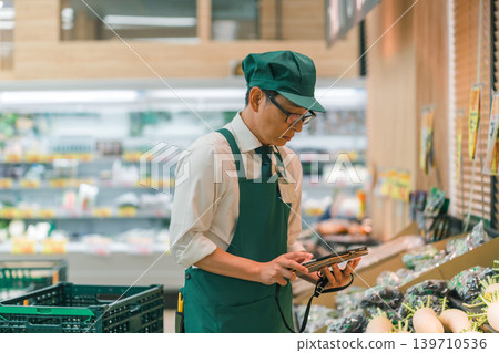 supermarket, salesperson, shop assistant 139710536