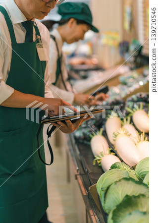 super market, supermarket, salesperson 139710546