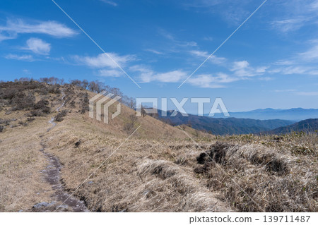 Walking in the Great Outdoors: Kirigamine and Washigamine Walking in the Great Outdoors: Kirigamine and Washigamine 139711487