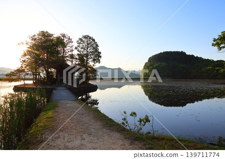 ◇須濱神社(清晨)/西池(又稱「鴨池」),兵庫縣姬路市林田地區 ◇須濱神社(清晨)/西池(又稱「鴨池」),兵庫縣姬路市林田地區 139711774
