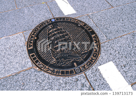 A view of manholes and other features on the sidewalk in front of the "Nippon Maru" intersection, part of Japan's urban landscape, on May 17th. A view of manholes and other features on the sidewalk in front of the "Nippon Maru" intersection, part of Japan's urban landscape, on May 17th. 139713173