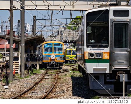 A Ryutetsu 5000 series train stopped at Nagareyama Station and a 211 series train in the siding. A Ryutetsu 5000 series train stopped at Nagareyama Station and a 211 series train in the siding. 139713230