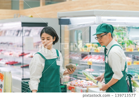 超級市場 超市 店員 139713577