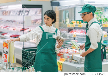 超級市場 超市 店員 139713578