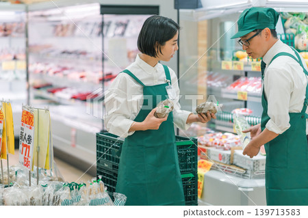 超級市場 超市 店員 139713583