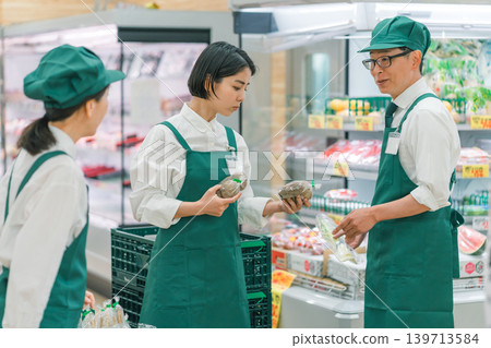 超級市場 超市 店員 139713584