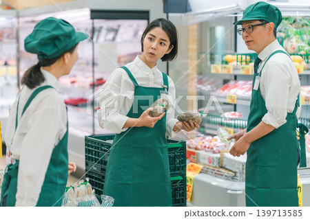超級市場 超市 店員 139713585