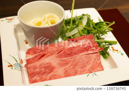 美味的日本黑毛和牛，適合做壽喜燒和涮涮鍋。 139716745