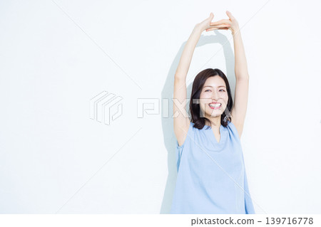 Middle-aged female Middle-aged female 139716778
