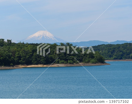 從狹山湖看到的狹山湖和富士山 從狹山湖看到的狹山湖和富士山 139717102