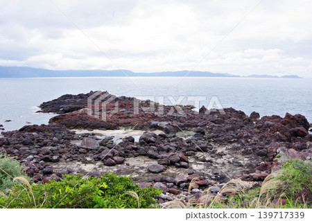 The topography of Cape Nagasakibana, where the legend of Urashima Taro remains. The topography of Cape Nagasakibana, where the legend of Urashima Taro remains. 139717339