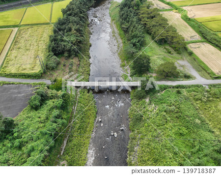Scenery of the Kumaaki Submersible Bridge in Nakatosa Town, Kochi Prefecture 139718387