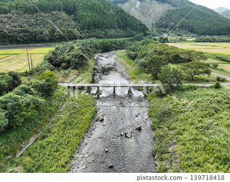 高知縣中戶佐町熊明潛水橋的景色 139718418