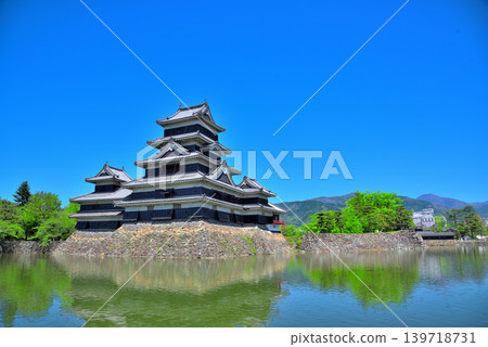 Matsumoto Castle in the fresh greenery of Nagano Prefecture Matsumoto Castle in the fresh greenery of Nagano Prefecture 139718731