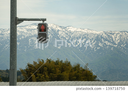 The majestic natural landscape of snow-capped mountains and the everyday red traffic lights 139718750