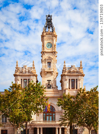 Valencia City Hall at the Plaza del Ajuntament Valencia City Hall at the Plaza del Ajuntament 139719803