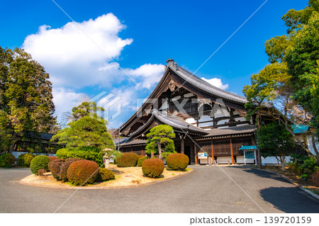 Yokohama City, Kanagawa Prefecture: The massive incense stand of the head temple Sojiji stands out against the blue sky and pine trees. Yokohama City, Kanagawa Prefecture: The massive incense stand of the head temple Sojiji stands out against the blue sky and pine trees. 139720159