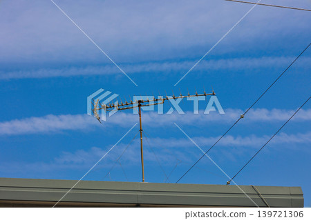 Long-range UHF antenna: Receiving radio waves from Mt. Ikoma from the coast of Higashinada Ward, Kobe City. Long-range UHF antenna: Receiving radio waves from Mt. Ikoma from the coast of Higashinada Ward, Kobe City. 139721306
