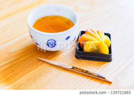 練切是一種傳統的日本點心,被歸類為「高級」和菓子(日式甜點)。 練切是一種傳統的日本點心,被歸類為「高級」和菓子(日式甜點)。 139721863