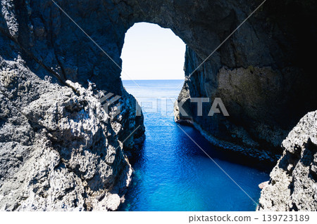 Taiwan Lanyu 2026 Swimmer's Transparent Love Cave Natural Gongmen overlooking the Pacific Ocean. Taiwan Lanyu 2026 Swimmer's Transparent Love Cave Natural Gongmen overlooking the Pacific Ocean. 139723189