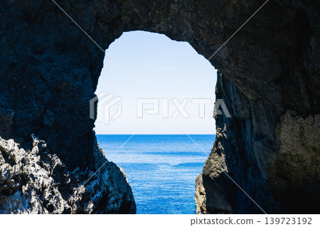 Taiwan Lanyu 2026 Swimmer's Transparent Love Cave Natural Gongmen overlooking the Pacific Ocean. Taiwan Lanyu 2026 Swimmer's Transparent Love Cave Natural Gongmen overlooking the Pacific Ocean. 139723192