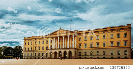 Royal Palace facade in central Oslo Royal Palace facade in central Oslo 139726553