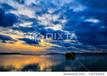 Matsue and Izumo at magic hour... Lake Shinji and Yomegashima at sunset Matsue and Izumo at magic hour... Lake Shinji and Yomegashima at sunset 139726920