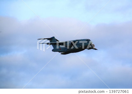 The purpose of development is to foster technology in the domestic aviation industry... Domestic large transport aircraft [C-2] at Miho base 139727061