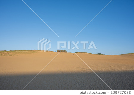 The beautiful Tottori Sand Dunes in Tottori Prefecture, Japan The beautiful Tottori Sand Dunes in Tottori Prefecture, Japan 139727088