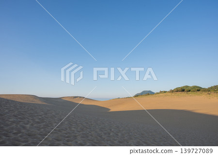 The beautiful Tottori Sand Dunes in Tottori Prefecture, Japan The beautiful Tottori Sand Dunes in Tottori Prefecture, Japan 139727089