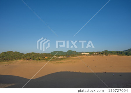 The beautiful Tottori Sand Dunes in Tottori Prefecture, Japan The beautiful Tottori Sand Dunes in Tottori Prefecture, Japan 139727094