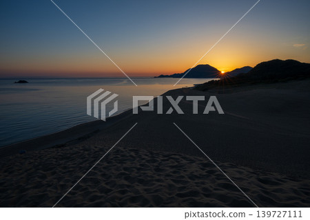 The beautiful Tottori Sand Dunes in Tottori Prefecture, Japan The beautiful Tottori Sand Dunes in Tottori Prefecture, Japan 139727111