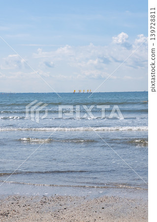海浪拍打著沙灘－湘南由比濱 139728811