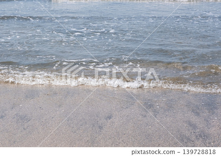 海浪拍打著沙灘-湘南由比濱 海浪拍打著沙灘-湘南由比濱 139728818