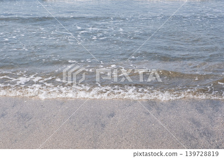 海浪拍打著沙灘-湘南由比濱 海浪拍打著沙灘-湘南由比濱 139728819