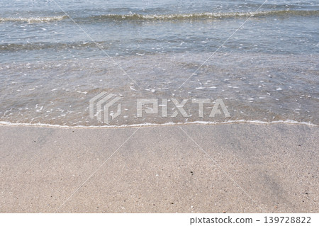 海浪拍打著沙灘-湘南由比濱 海浪拍打著沙灘-湘南由比濱 139728822